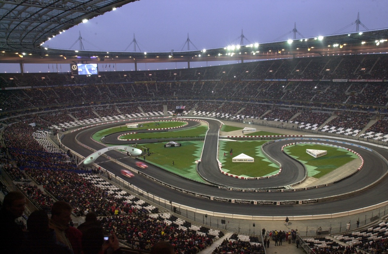 1. ROC Paris Stade de France 2004_Atmosphere_Action_Stade de France ROC Track overview full stadium_Crowd_Finish line_HR Large